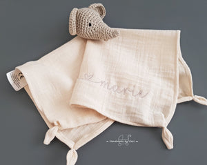 Personalisiertes Schmusetuch aus Bio Musselin - Elefant in sand und beige