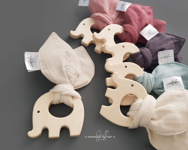 Babygeschenk- Greifling mit personalisierten Knisterohren in natur (beige)