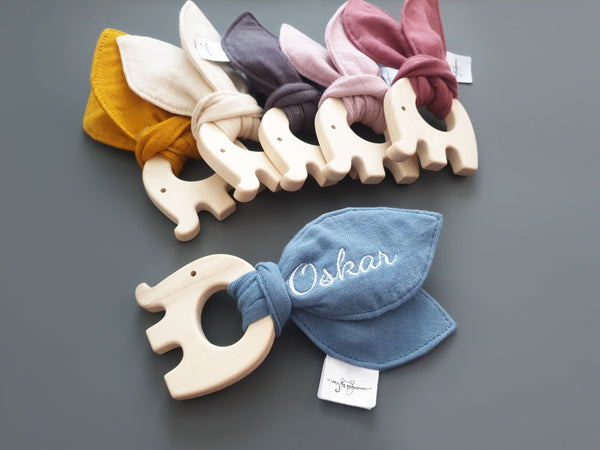 Baby Greifling mit Knisterohren mit Namen - bestickt, blue shadow